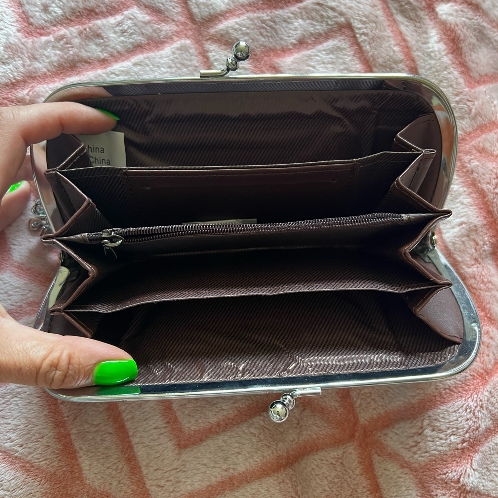 Black Crocodile-Embossed Women's Clutch - Picture 5 of 7